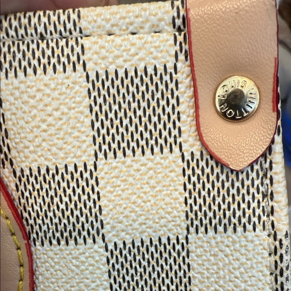 Louis Vuitton OnTheGo MM - Picture 12 of 16